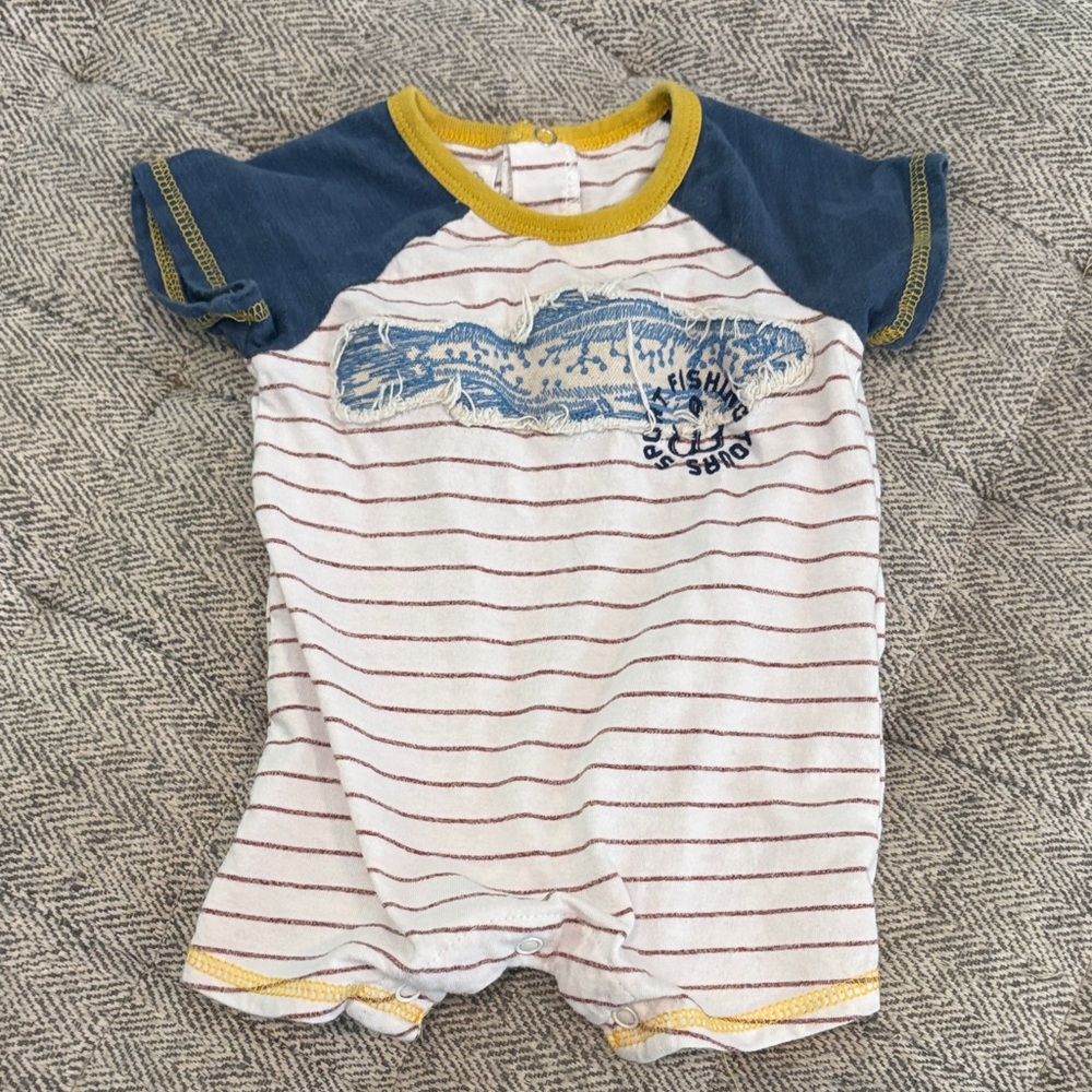 Mudpie romper size 6-9 mths